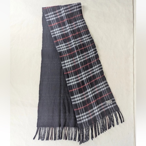 Vintage Burberry Classic Black and Red Plaid Scarf 100% lambs wool(unisex) - Picture 2 of 7